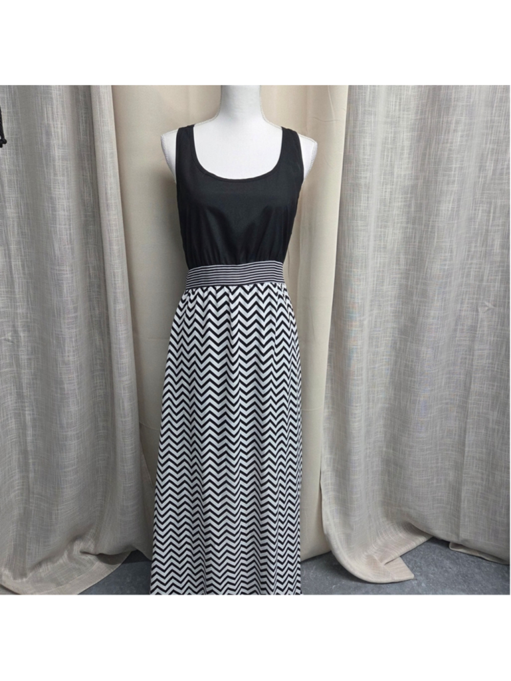 Charming Charlie Black White Chevron Maxi Dress Size S 2010 Twee Boho-Casual